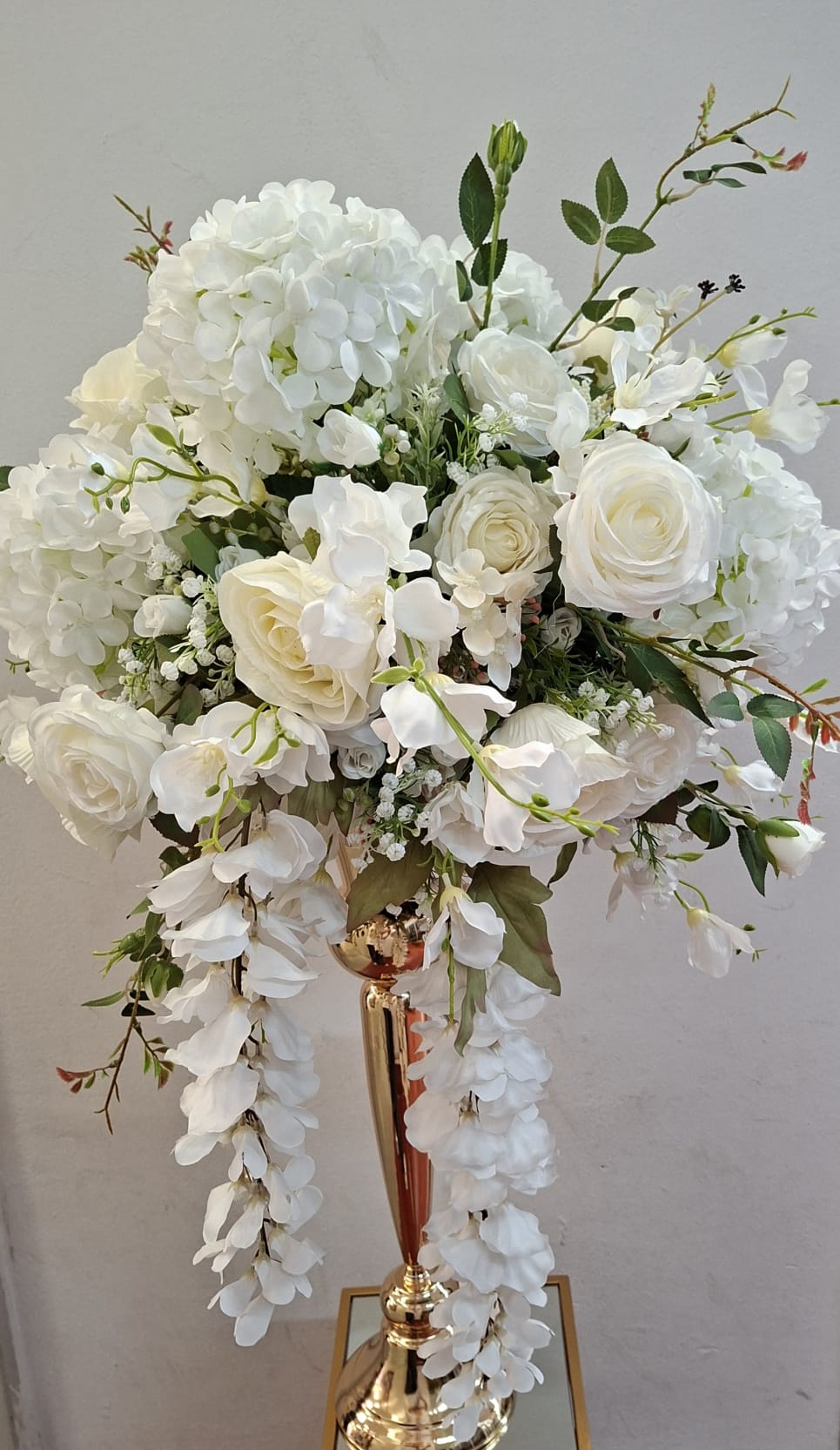 Aranjament Floral “Eternitate Albă” – 30 cm